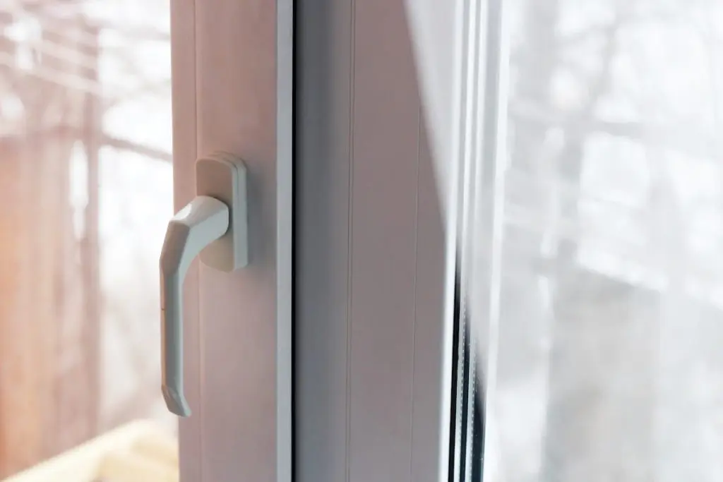 Fenêtre triple vitrage en PVC