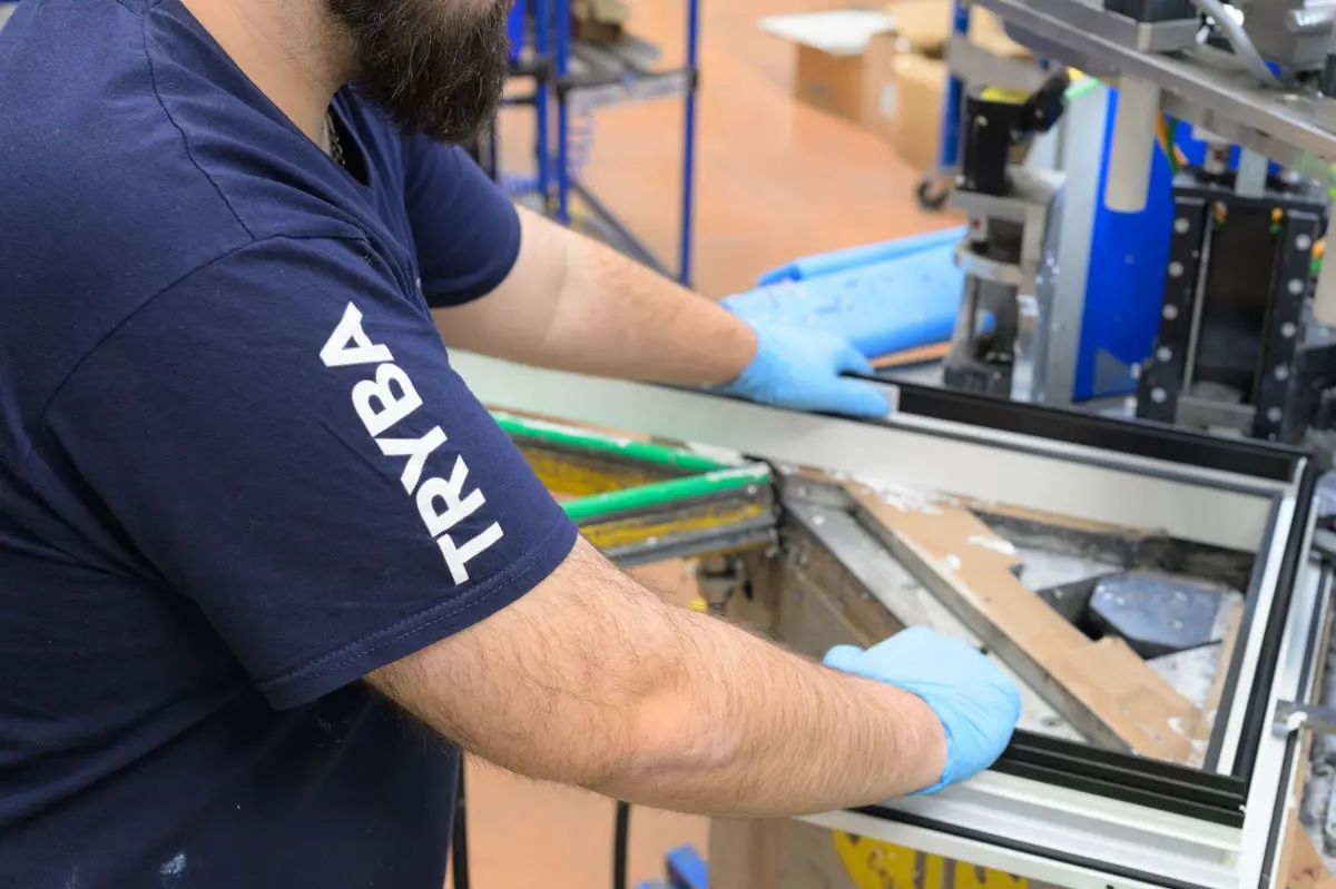Fabrication d'une fenêtre Tryba